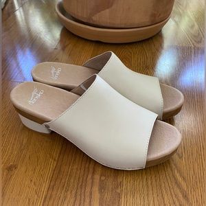 NWOT Dansko Maci Mule Sandal